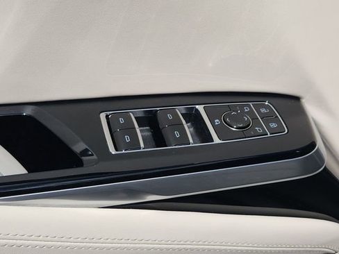 Used 2025 Cadillac Escalade ESV Sport Platinum AWD/4WD image 12