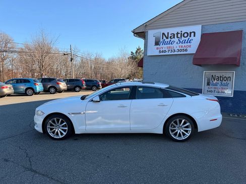 Used 2011 Jaguar XJ image 3