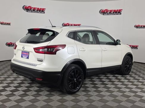 Used 2022 Nissan Rogue Sport SV w/ Technology Package AWD/4WD image 3