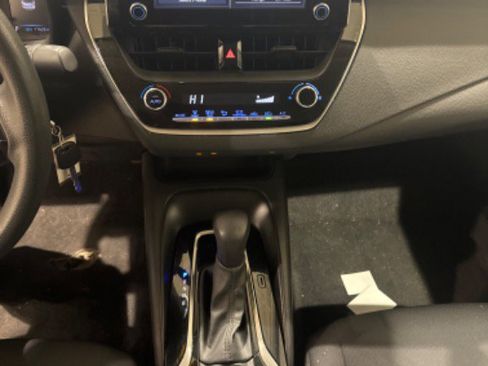Used 2020 Toyota Corolla LE image 12