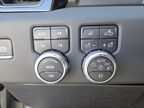 New 2026 GMC Sierra 2500 AT4 w/ AT4 Premium Plus Package image 8