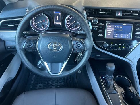 Used 2018 Toyota Camry FWD image 14