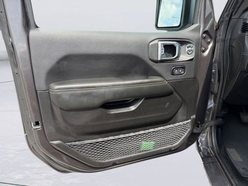 Used 2025 Jeep Wrangler Unlimited Sahara w/ Safety Group AWD/4WD image 12