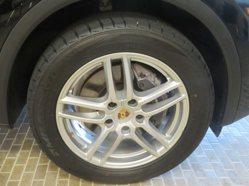Used 2016 Porsche Cayenne AWD/4WD image 10