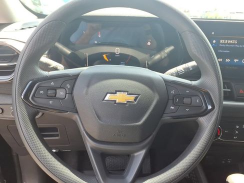 Used 2025 Chevrolet TrailBlazer LS w/ LS Convenience Package FWD image 7