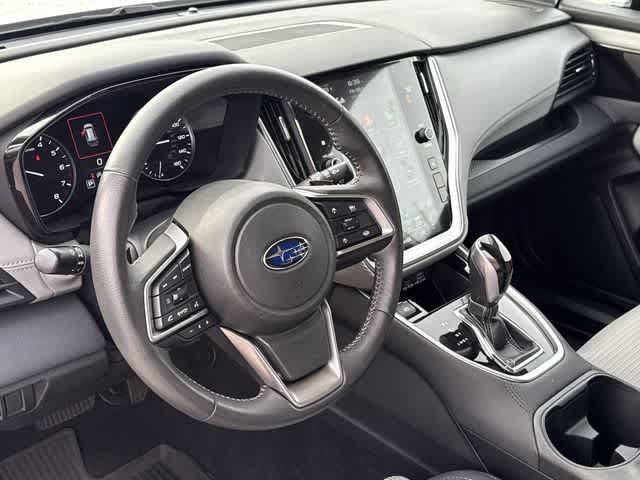 Used 2025 Subaru Outback Premium AWD/4WD image 2