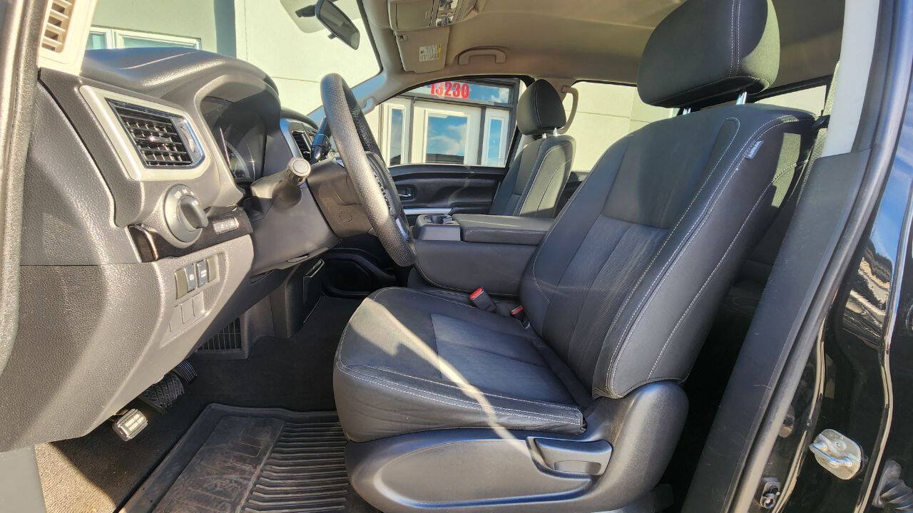 Used 2018 Nissan Titan SV AWD/4WD image 10