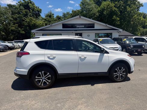 Used 2016 Toyota RAV4 LE FWD image 4