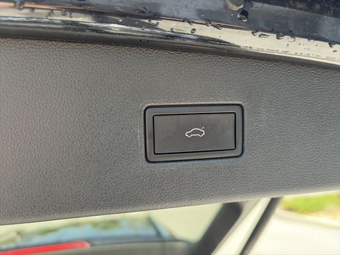 Used 2023 Volkswagen Tiguan SE FWD image 40