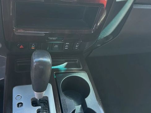 Used 2013 Nissan Titan SL AWD/4WD image 17