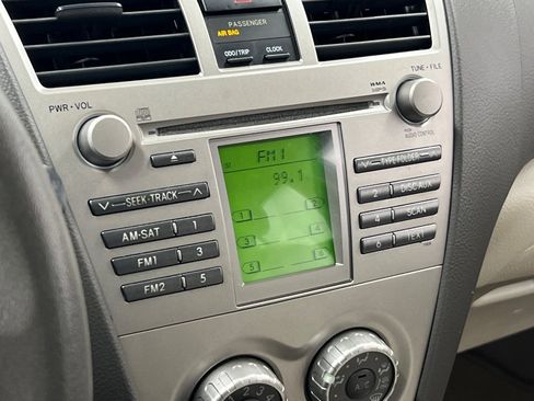 Used 2011 Toyota Yaris Sedan image 16