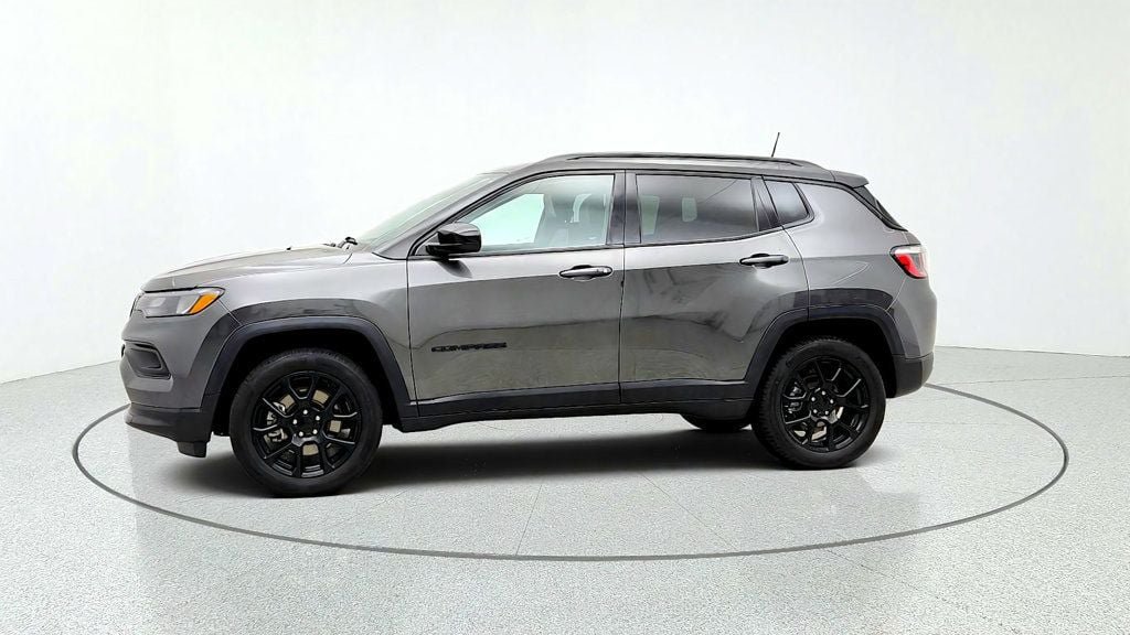 Used 2023 Jeep Compass Latitude w/ Sun and Sound Group AWD/4WD image 8