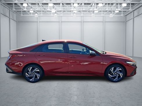 Certified 2025 Hyundai Elantra Sport image 7