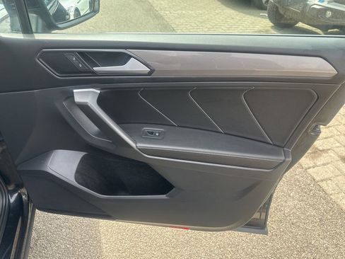 Used 2022 Volkswagen Tiguan SE w/ Panoramic Sunroof Package image 36