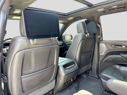 Used 2023 Cadillac Escalade Sport Platinum w/ LPO, ONYX Package AWD/4WD image 22