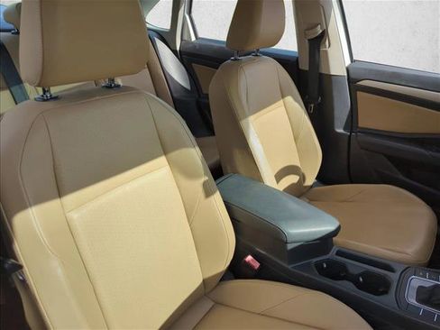 Used 2019 Volkswagen Jetta SE image 25