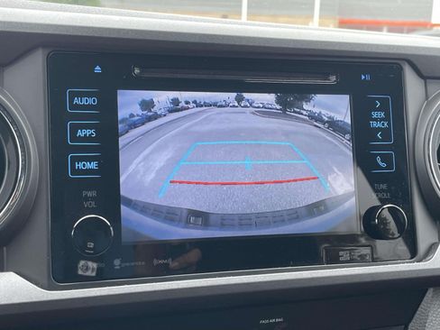 Used 2019 Toyota Tacoma TRD Sport AWD/4WD image 26