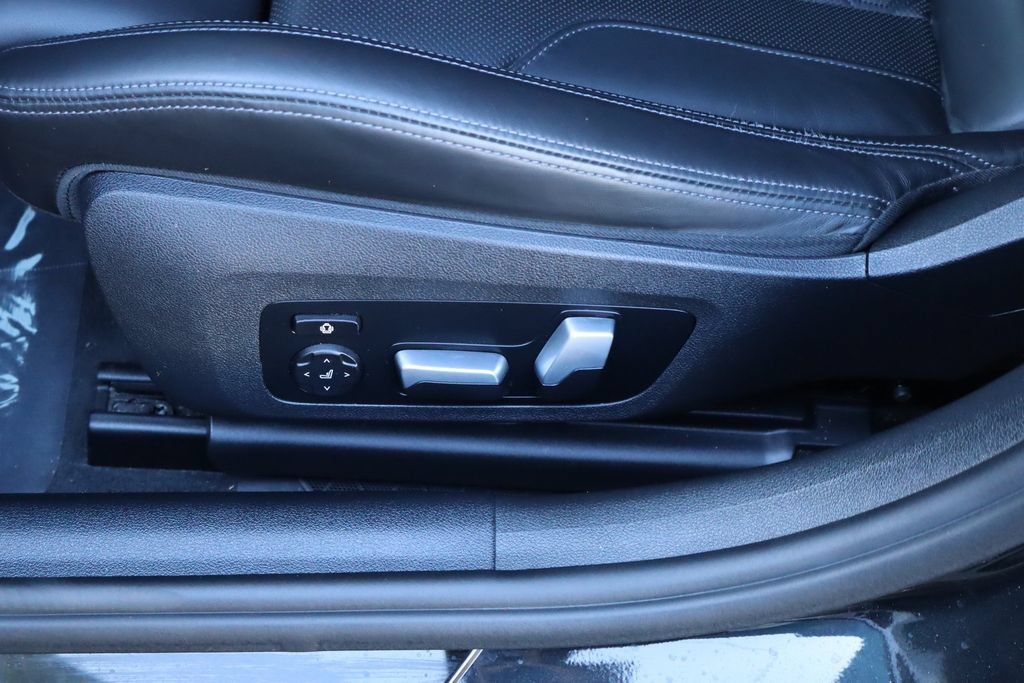 Used 2023 BMW M8 Gran Coupe xDrive Competition w/ M Carbon Exterior Package AWD/4WD image 22