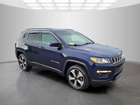 Used 2020 Jeep Compass Latitude w/ Popular Equipment Group AWD/4WD image 5
