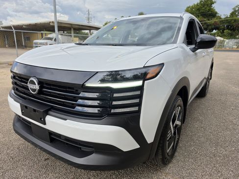 Used 2026 Nissan Kicks SV FWD image 3