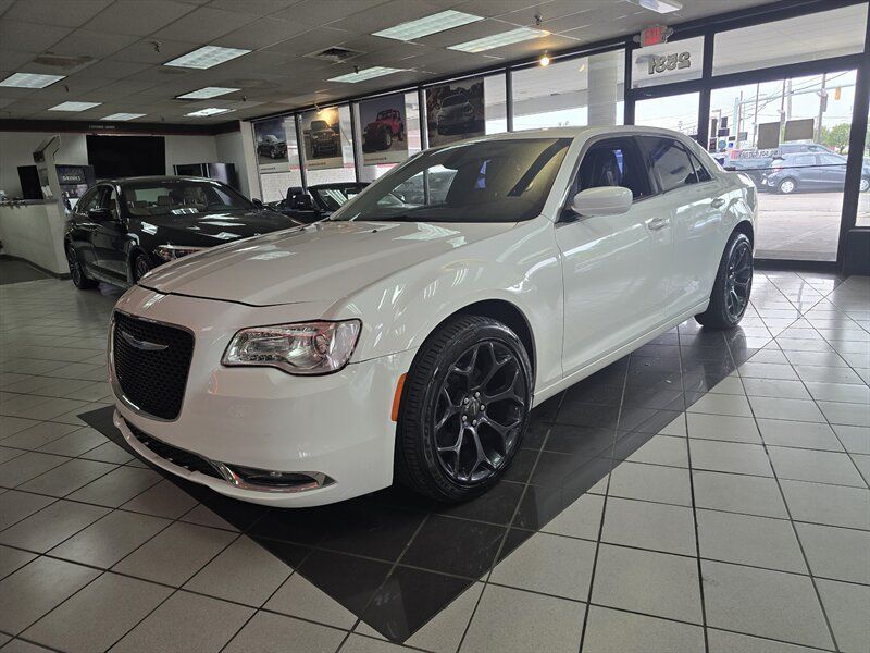 Used 2019 Chrysler 300 Touring w/ Driver Convenience Group AWD/4WD image 1