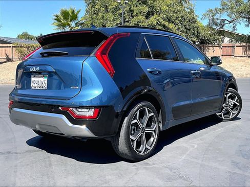 Used 2024 Kia Niro SX Touring FWD image 2