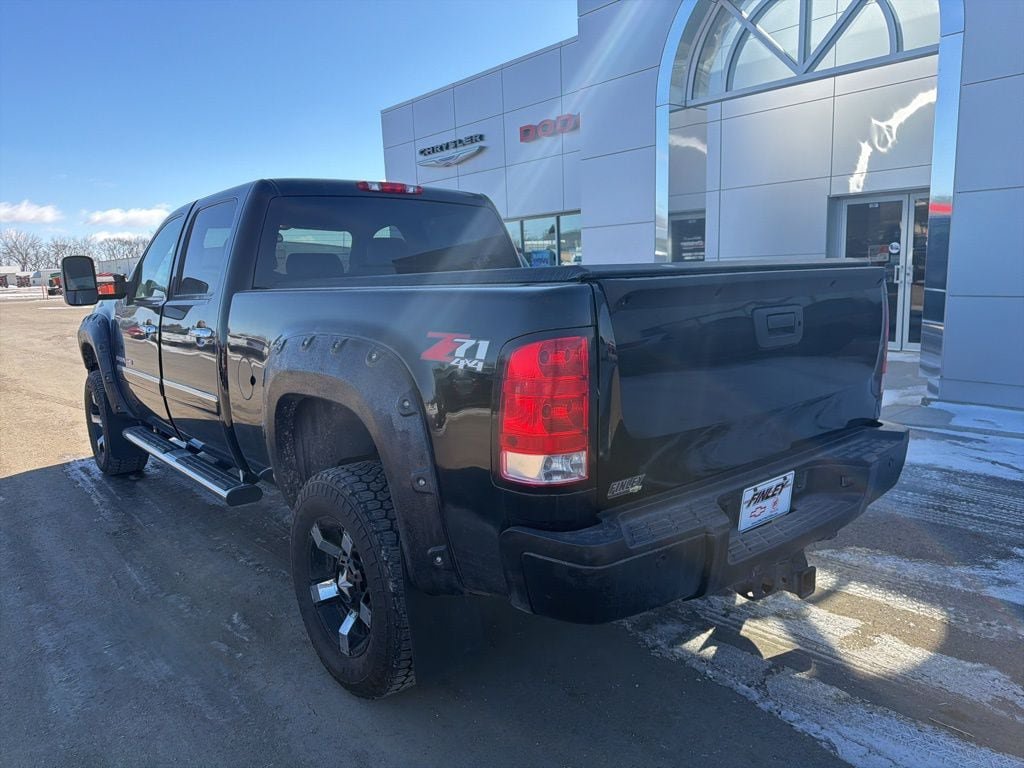 Used 2011 GMC Sierra 2500 Denali w/ Suspension Package, Off-Road AWD/4WD image 8