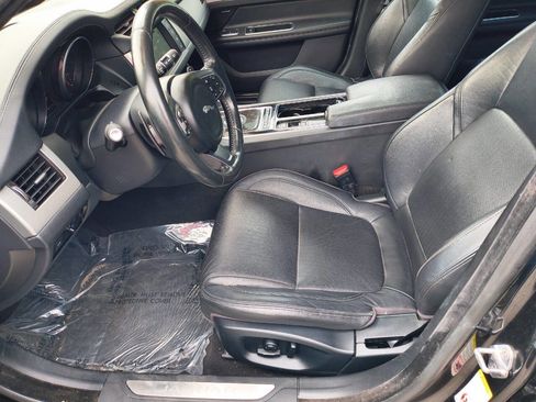 Used 2016 Jaguar XF Prestige image 27