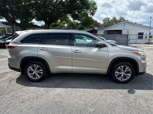 Used 2015 Toyota Highlander XLE AWD/4WD image 4