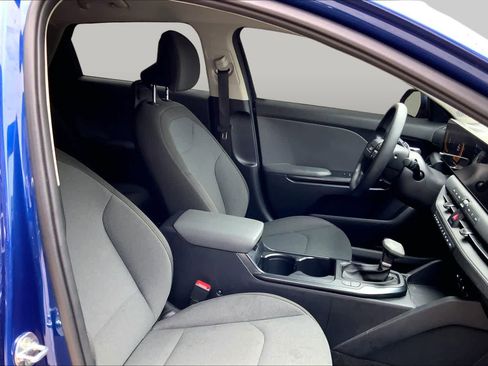 Used 2025 Kia K4 FWD image 9