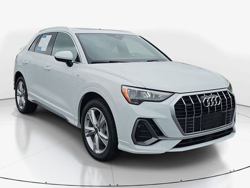 Used 2021 Audi Q3 2.0T Premium w/ Convenience Package AWD/4WD image 2