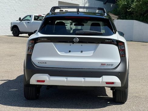 New 2026 Nissan Kicks SR AWD/4WD image 42