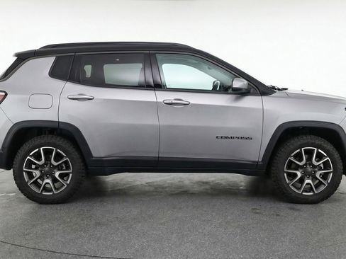 Used 2025 Jeep Compass Trailhawk AWD/4WD image 11