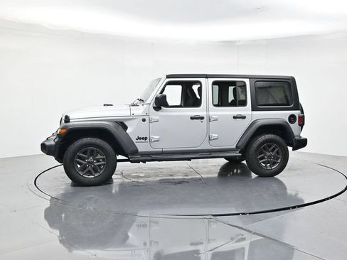 Used 2024 Jeep Wrangler Unlimited Rubicon AWD/4WD image 7