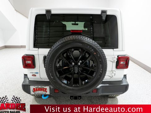 Used 2022 Jeep Wrangler Unlimited Sahara w/ Cold Weather Group AWD/4WD image 4