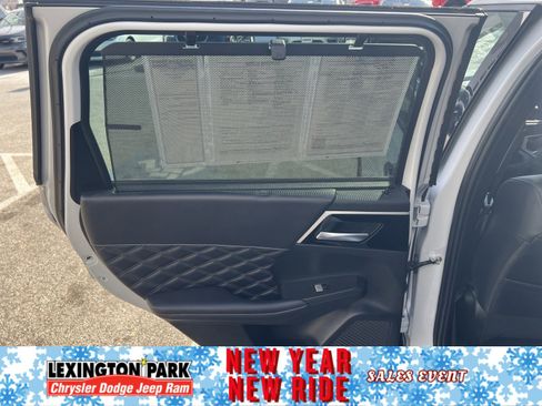 Used 2023 Mitsubishi Outlander SEL image 12