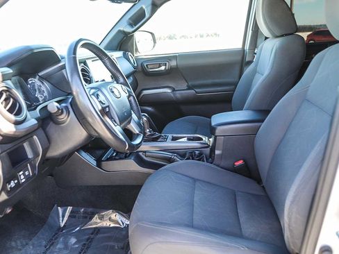 Used 2019 Toyota Tacoma TRD Sport image 17