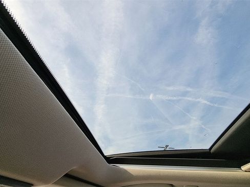 Used 2023 Nissan Rogue SV w/ SV Premium Package image 25