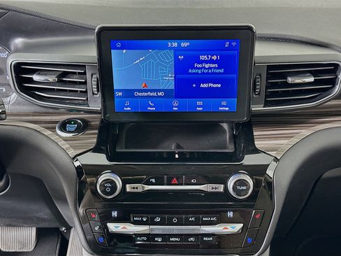 Used 2021 Ford Explorer Limited image 24