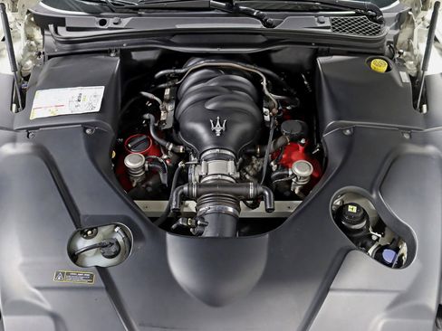 Used 2009 Maserati GranTurismo S RWD image 36