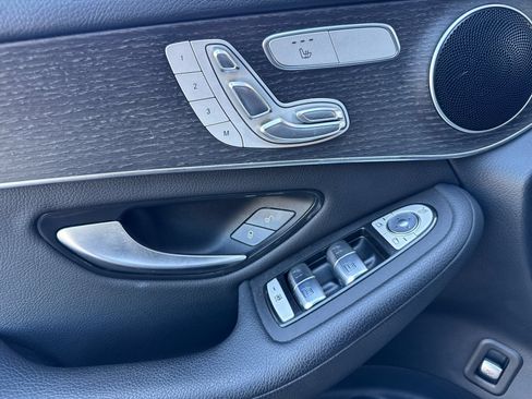 Used 2020 Mercedes-Benz GLC 300 4MATIC image 11