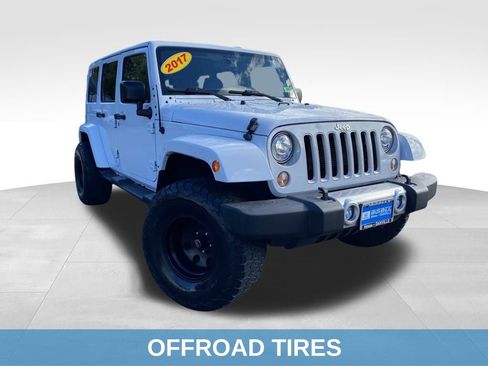 Used 2017 Jeep Wrangler Unlimited Sahara w/ Connectivity Group image 13
