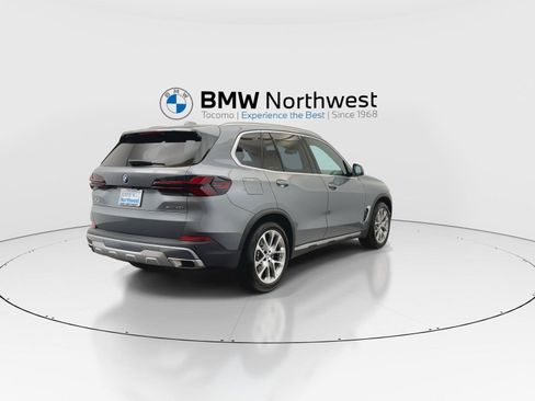 Used 2024 BMW X5 xDrive40i AWD/4WD image 3