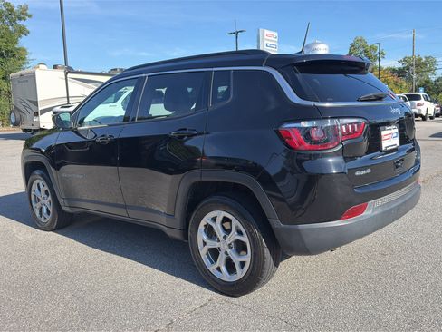 Used 2024 Jeep Compass Latitude AWD/4WD image 18