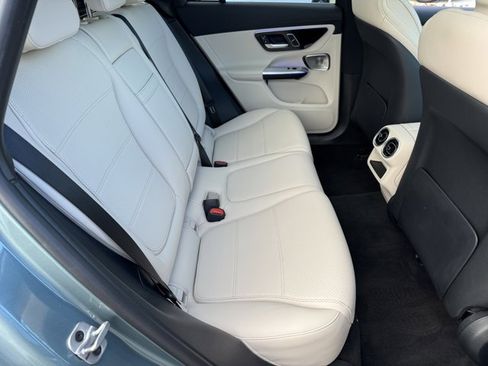 Used 2025 Mercedes-Benz GLC 350e 4MATIC image 10