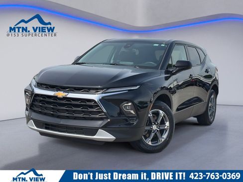 Used 2025 Chevrolet Blazer LT FWD image 1