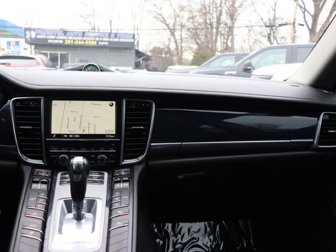 Used 2016 Porsche Panamera 4 image 18