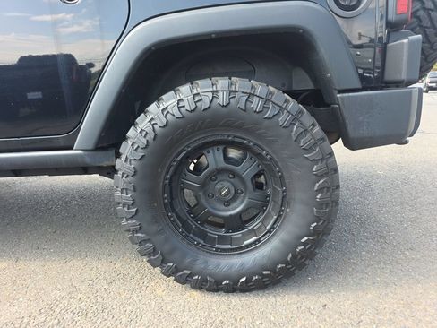 Used 2015 Jeep Wrangler Unlimited Rubicon w/ Dual Top Group AWD/4WD image 12