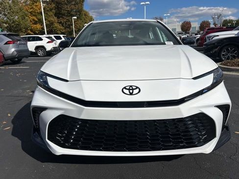 New 2026 Toyota Camry Hybrid FWD image 2