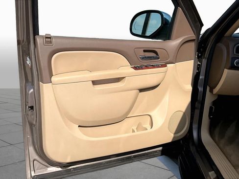 Used 2011 Chevrolet Tahoe LT w/ Texas Edition RWD image 16